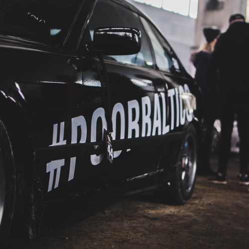 POORBALTICS uzlīme auto sānam